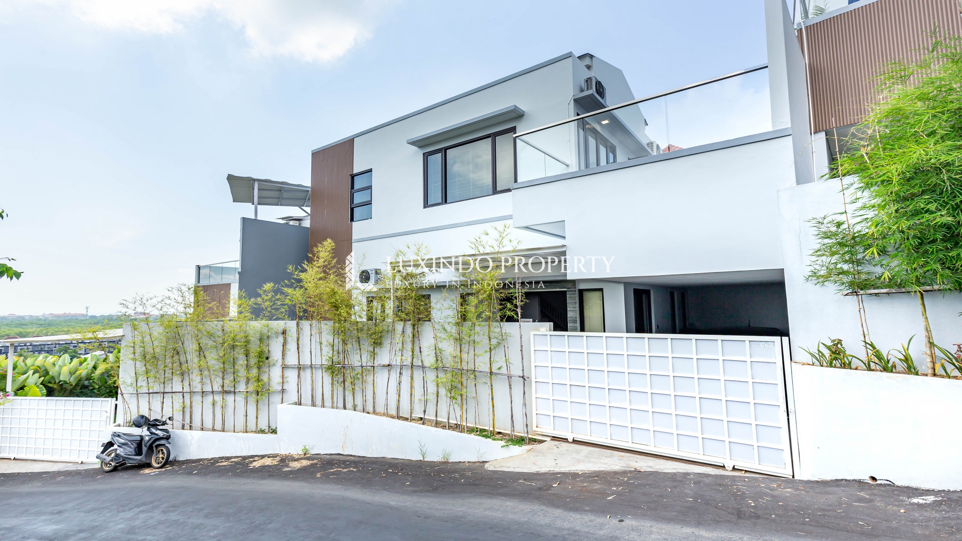 NUSA DUA - MODERN MINIMALIST VILLA WITH OCEAN VIEW FOR YEARLY RENTAL (RV442)